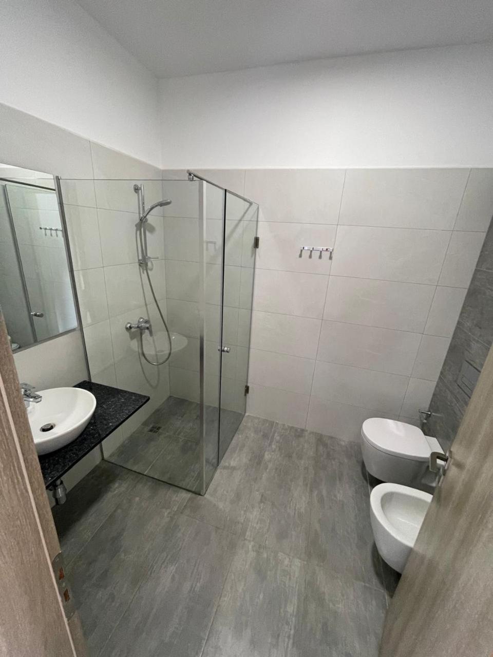 Kristina Bellavista Rooms Sarande Bagian luar foto