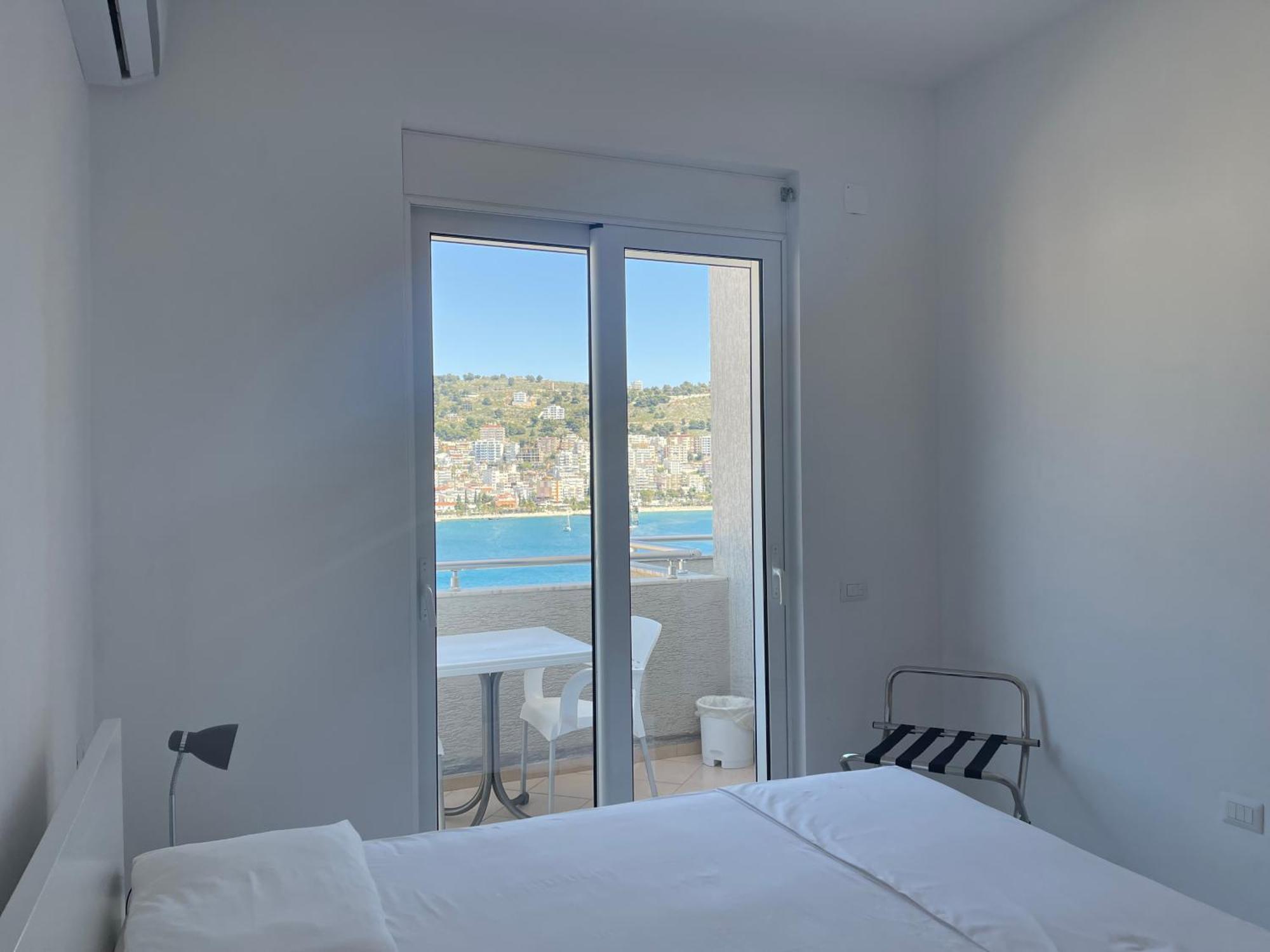 Kristina Bellavista Rooms Sarande Bagian luar foto
